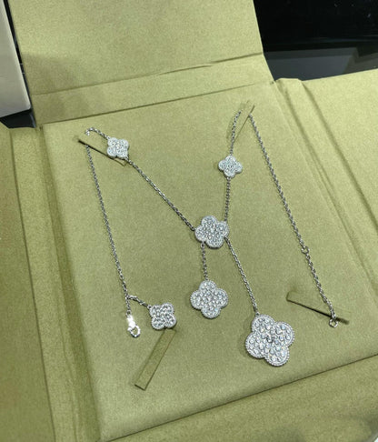 [LUXE] COLLAR CON 6 MOTIVOS DE TRÉBOL Y DIAMANTES PAVÉ