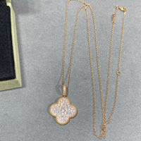 [LUXE] COLLAR LARGO CON PEDANTE GRANDE DE TRÉBOL DE 25 MM Y PAVÉ DE DIAMANTES