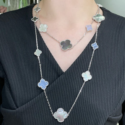 [LUXE] COLLAR DE PLATA CON 16 MOTIVOS DE TRÉBOL Y CALCEDONIA