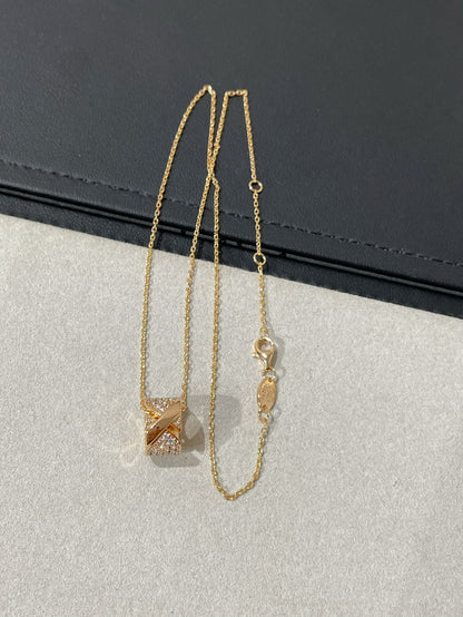 [LUXE] COLLAR CON PAVIMENTO DE DIAMANTES Y PRUEBA DE GRAVÁMENES