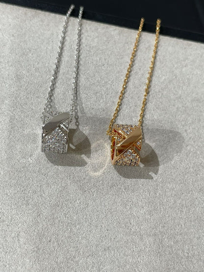 [LUXE] COLLAR CON PAVIMENTO DE DIAMANTES Y PRUEBA DE GRAVÁMENES