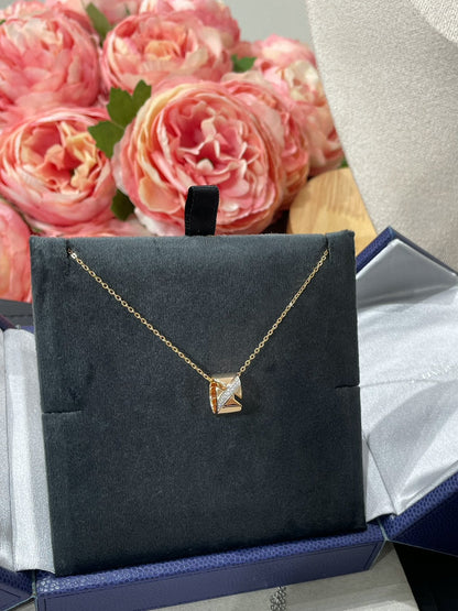 [LUXE] COLLAR DE DIAMANTES CON PRUEBA DE GRAVAMEN