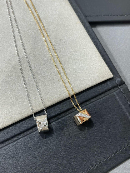 [LUXE] COLLAR DE DIAMANTES CON PRUEBA DE GRAVAMEN