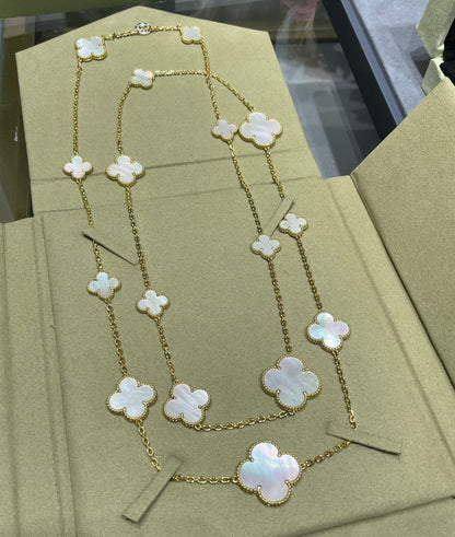 [LUXE] COLLAR DE ORO BLANCO CON 16 MOTIVOS DE TRÉBOL