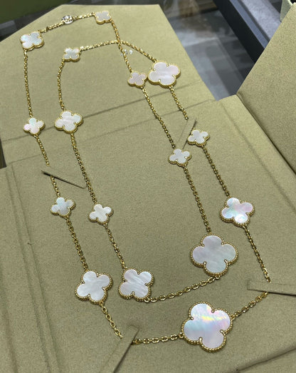 [LUXE] COLLAR DE ORO BLANCO CON 16 MOTIVOS DE TRÉBOL