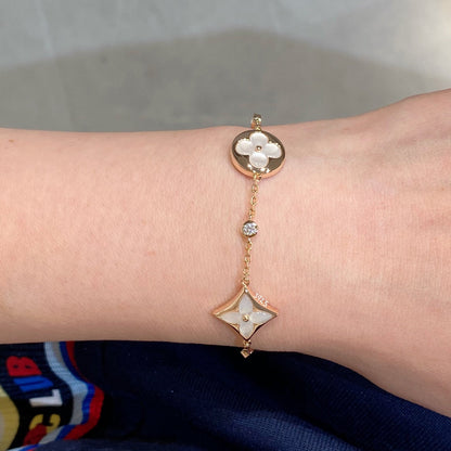 [LUXE] PULSERA DE ORO ROSA CON 4 MOTIVOS DE ESTRELLAS Y SOLES EN BLANCO 