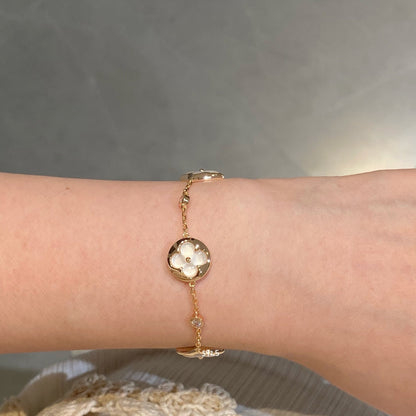 [LUXE] PULSERA DE ORO ROSA CON 4 MOTIVOS DE ESTRELLAS Y SOLES EN BLANCO 