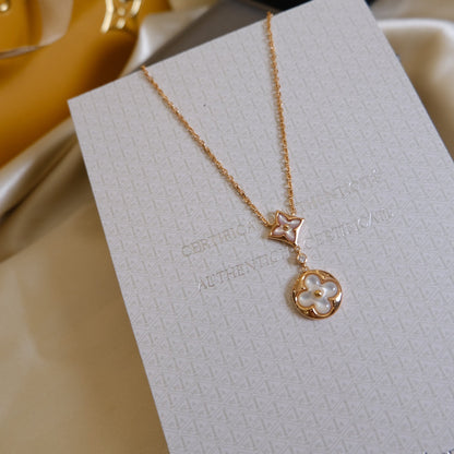 [LUXE] COLLAR DE ORO ROSA CON 2 MOTIVOS DE ESTRELLAS Y SOLES EN BLANCO 