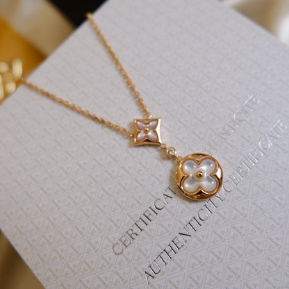 [LUXE] COLLAR DE ORO ROSA CON 2 MOTIVOS DE ESTRELLAS Y SOLES EN BLANCO 