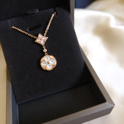 [LUXE] COLLAR DE ORO ROSA CON 2 MOTIVOS DE ESTRELLAS Y SOLES EN BLANCO 