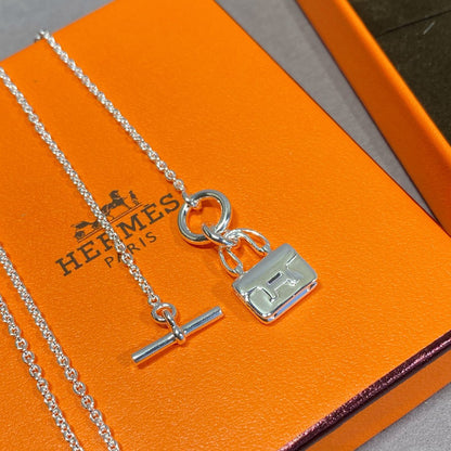 [LUXE]COLLAR DE PLATA CON PEDANTE CONSTANCE