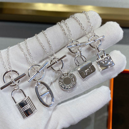 [LUXE]COLLAR DE PLATA CON PEDANTE CONSTANCE