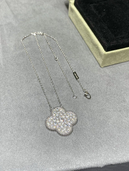[LUXE] COLLAR DE PLATA CON COLGANTE DE TRÉBOL DE 25 MM Y DIAMANTES PAVÉ