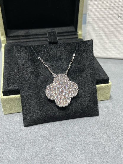 [LUXE] COLLAR DE PLATA CON COLGANTE DE TRÉBOL DE 25 MM Y DIAMANTES PAVÉ