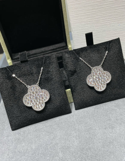 [LUXE] COLLAR DE PLATA CON COLGANTE DE TRÉBOL DE 25 MM Y DIAMANTES PAVÉ