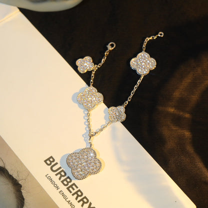 [LUXE]PULSERA DE TRÉBOL CON 5 MOTIVOS, PLATA Y DIAMANTES PAVÉ