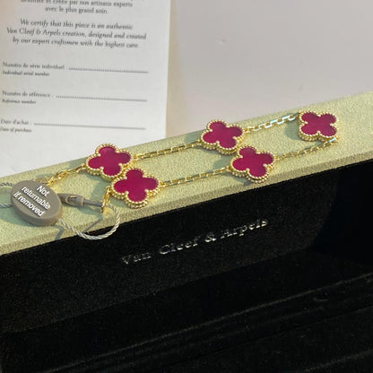 [Bloom] PULSERA DE PORCELANA ROSA CON ESMALTE DE TRÉBOL CON 5 MOTIVOS 