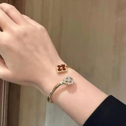 [LUXE JEWELRY] OPERA TULLE  GOLD BRACELET WITH ENAMEL BACKGROUND