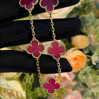 [Bloom] PULSERA DE PORCELANA ROSA CON ESMALTE DE TRÉBOL CON 5 MOTIVOS 