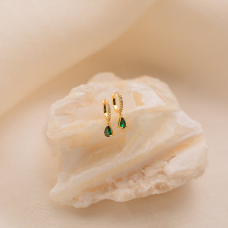 Pendientes Huggies con forma de gota de piedra de nacimiento pavé