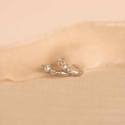 Huggies de perla y diamante