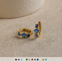 Pendientes Huggies con piedra de nacimiento y corte princesa