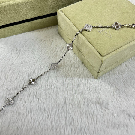 [LUXE]PULSERA LÁSER DE DIAMANTES CON 6 MOTIVOS DE TRÉBOL
