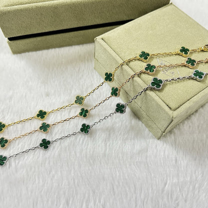 [LUXE]PULSERA DE MALAQUITA CON 6 MOTIVOS DE TRÉBOL