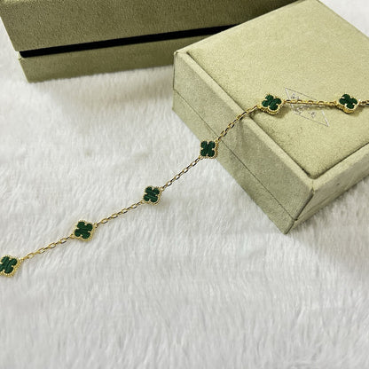 [LUXE]PULSERA DE MALAQUITA CON 6 MOTIVOS DE TRÉBOL