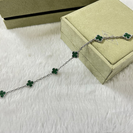 [LUXE]PULSERA DE MALAQUITA CON 6 MOTIVOS DE TRÉBOL