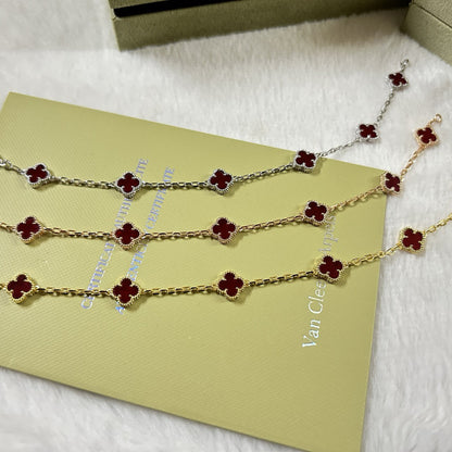 [LUXE]PULSERA DE ÁGATA ROJA CON 6 MOTIVOS DE TRÉBOL