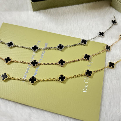 [LUXE]PULSERA DE ÓNIX CON 6 MOTIVOS DE TRÉBOL