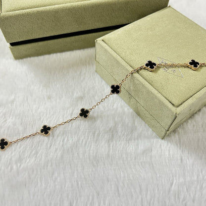 [LUXE]PULSERA DE ÓNIX CON 6 MOTIVOS DE TRÉBOL