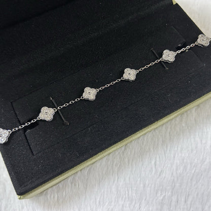 [LUXE]PULSERA DE DIAMANTES CON 6 MOTIVOS DE TRÉBOL