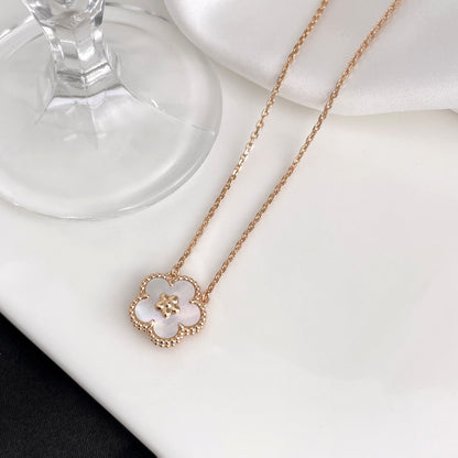 [LUXE]COLLAR DE FLOR DE CIRUELO CON TRAPEADOR BLANCO DE LA SUERTE