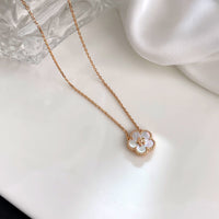 [LUXE]COLLAR DE FLOR DE CIRUELO CON TRAPEADOR BLANCO DE LA SUERTE