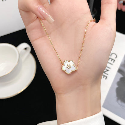 [LUXE]COLLAR DE FLOR DE CIRUELO CON TRAPEADOR BLANCO DE LA SUERTE