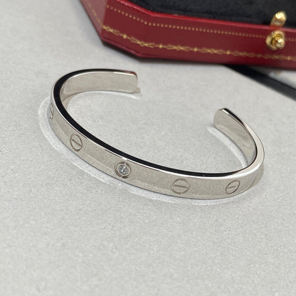 [LUXE] PULSERA DE AMOR DE 6,1 MM CON 1 DIAMANTE Y BRAZALETE ABIERTO 