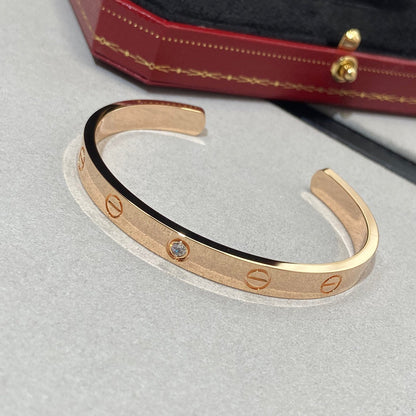 [LUXE] PULSERA DE AMOR DE 6,1 MM CON 1 DIAMANTE Y BRAZALETE ABIERTO 