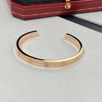 [LUXE] PULSERA DE AMOR DE 6,1 MM CON 1 DIAMANTE Y BRAZALETE ABIERTO 
