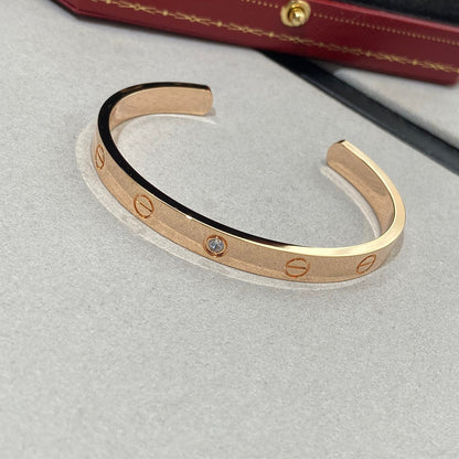 [LUXE] PULSERA DE AMOR DE 6,1 MM CON 1 DIAMANTE Y BRAZALETE ABIERTO 