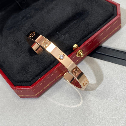 [LUXE] PULSERA DE AMOR DE 6,1 MM CON 1 DIAMANTE Y BRAZALETE ABIERTO 