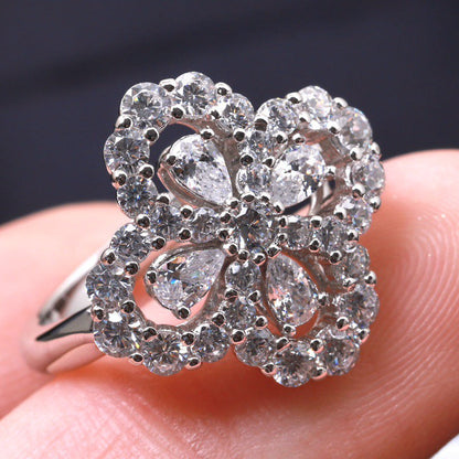 [LUXE] ANILLO DE ARO CON MOTIVO COMPLETO DE DIAMANTE, 16 MM DE PLATA