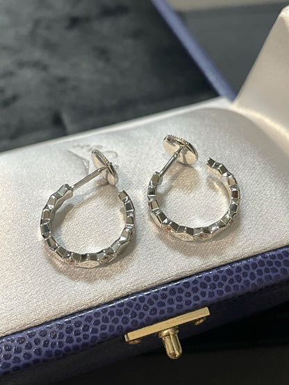 [LUXE]Anillo con diseño hueco de trébol de cuatro hojas en forma de flor