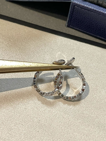 [LUXE]Anillo con diseño hueco de trébol de cuatro hojas en forma de flor