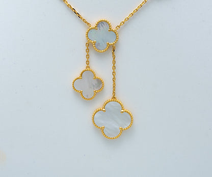 [LUXE]COLLAR DE NÁCAR CON TRÉBOL Y 6 MOTIVOS