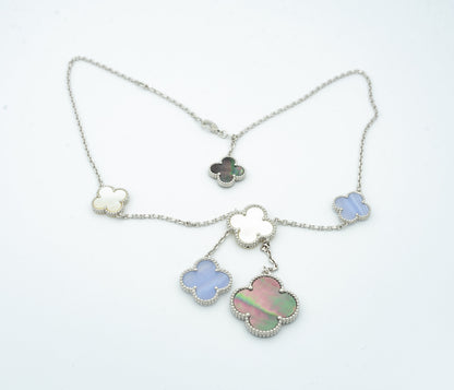 [LUXE] COLLAR DE TRÉBOL DE CALCEDONIA CON 6 MOTIVOS DE PLATA 