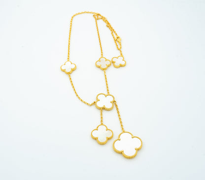 [LUXE]COLLAR DE NÁCAR CON TRÉBOL Y 6 MOTIVOS