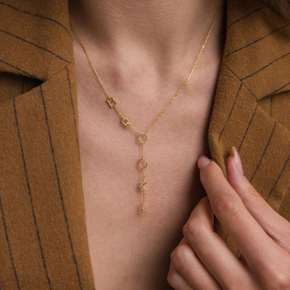 Collar con nombre Lariat