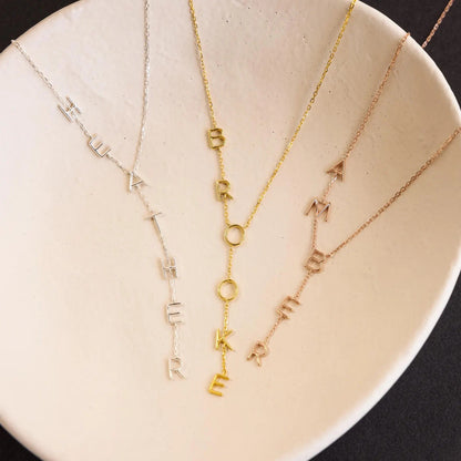 Collar con nombre Lariat